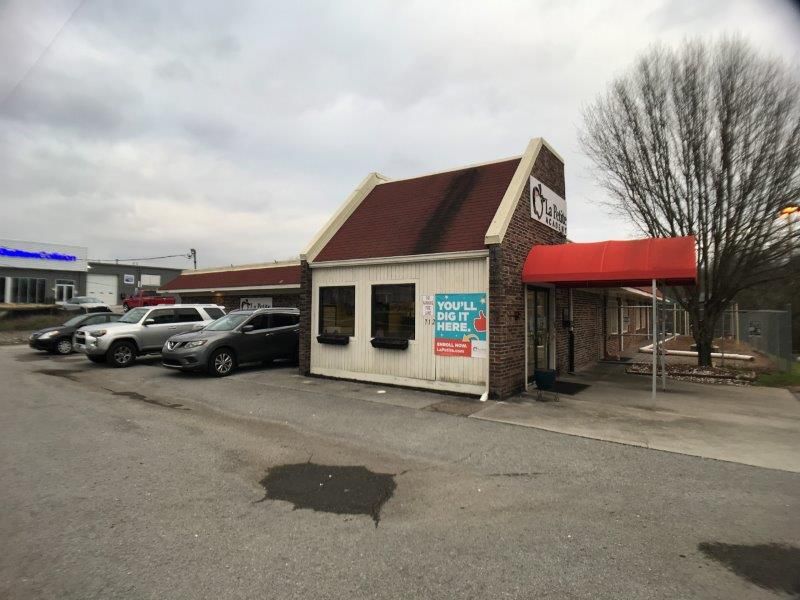Income Producing Property on Emory Road: 712 East Emory Rd, Powell, TN 37849